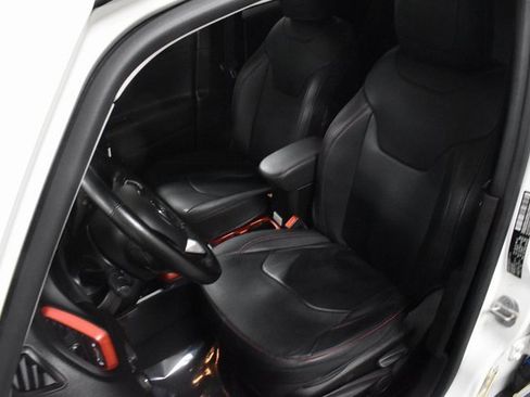 Used 2018 Jeep Renegade Trailhawk w/ Cold Weather Group II image 13