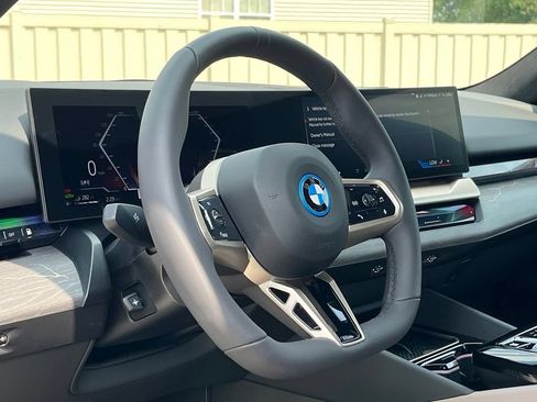 Used 2026 BMW 550e xDrive AWD/4WD image 19