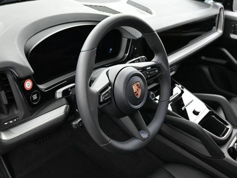 New 2026 Porsche Cayenne Base image 17
