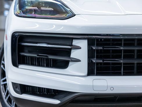 Certified 2026 Porsche Cayenne S AWD/4WD image 17