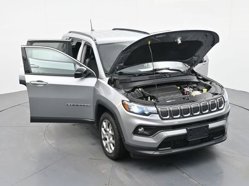 Used 2022 Jeep Compass Latitude image 37