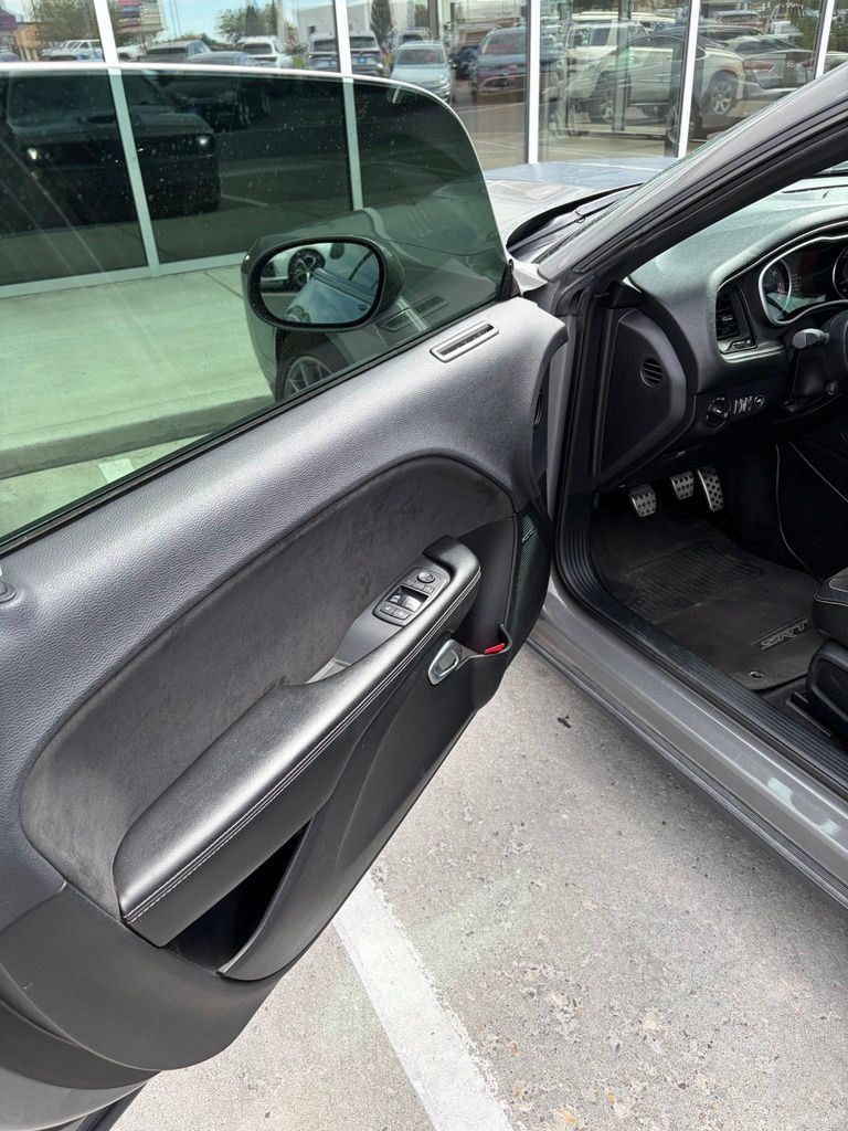 Used 2017 Dodge Challenger SRT RWD image 11