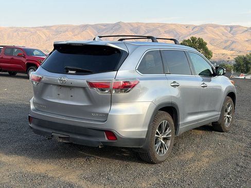 Used 2016 Toyota Highlander XLE AWD/4WD image 12