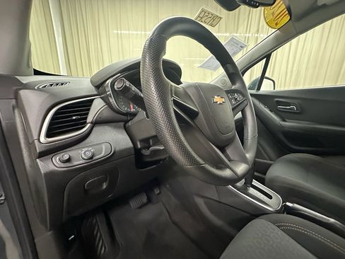 Used 2020 Chevrolet Trax LS image 23