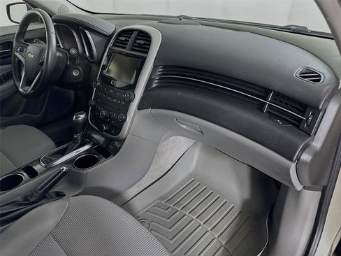 Used 2015 Chevrolet Malibu LT image 27