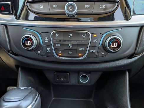 Used 2018 Chevrolet Traverse LT image 20