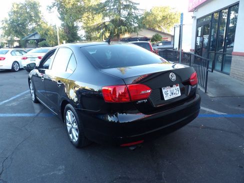 Used 2013 Volkswagen Jetta SE FWD image 4
