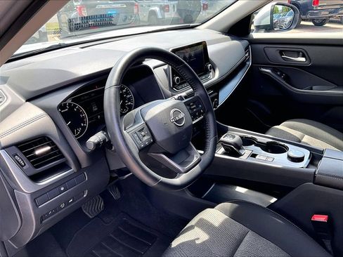 Used 2025 Nissan Rogue SV AWD/4WD image 8