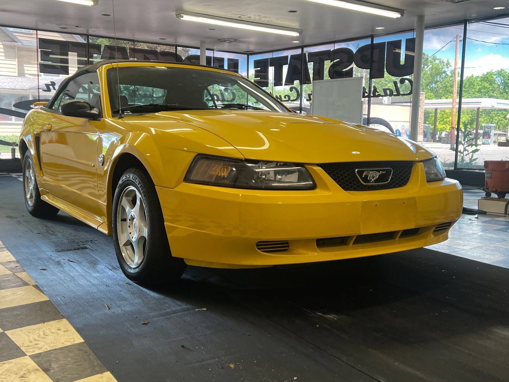 Used 2004 Ford Mustang Convertible RWD image 1