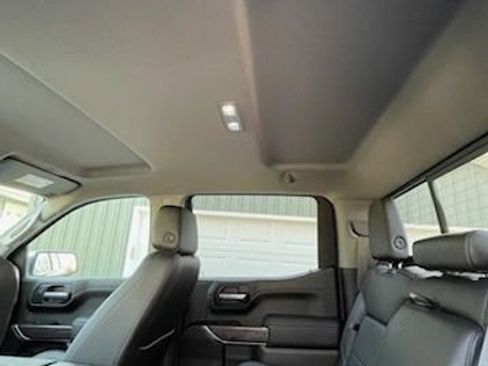 Used 2020 Chevrolet Silverado 1500 LTZ AWD/4WD image 3