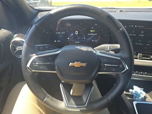 Used 2025 Chevrolet Equinox LT image 14