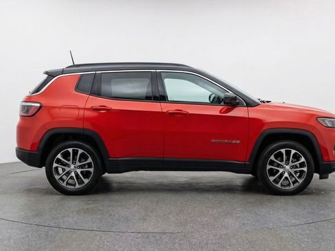 Used 2025 Jeep Compass Limited AWD/4WD image 11