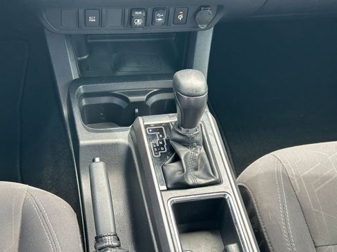 Used 2018 Toyota Tacoma TRD Off-Road AWD/4WD image 21