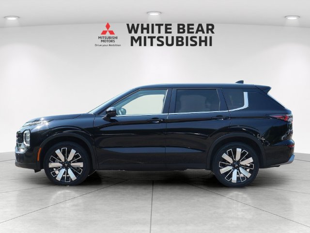Used 2025 Mitsubishi Outlander SE AWD/4WD image 3