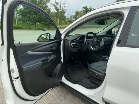 Used 2022 Chevrolet Bolt EUV LT w/ Convenience Package FWD image 15