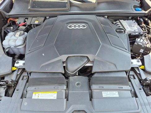 Used 2020 Audi Q8 Prestige AWD/4WD image 24