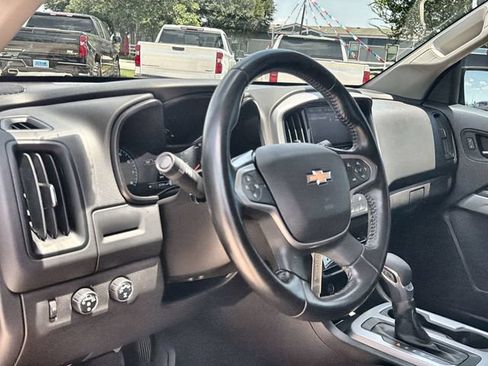 Used 2022 Chevrolet Colorado LT w/ LT Convenience Package AWD/4WD image 10