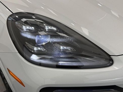 Certified 2022 Porsche Cayenne E-Hybrid image 11