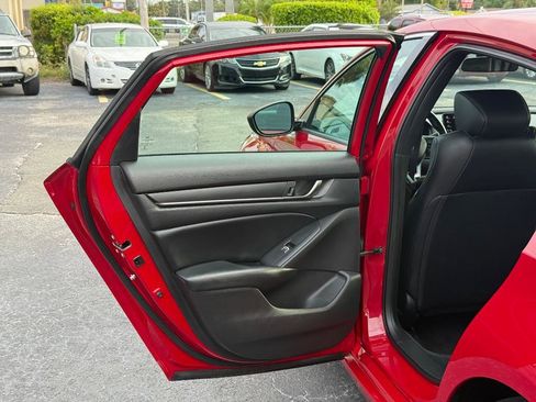 Used 2018 Honda Accord Sport image 12
