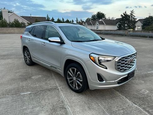 Used 2018 GMC Terrain Denali w/ Advanced Safety Package AWD/4WD image 2