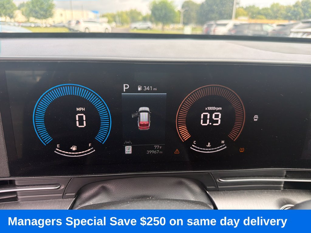 Used 2025 Hyundai Kona SEL AWD/4WD image 16