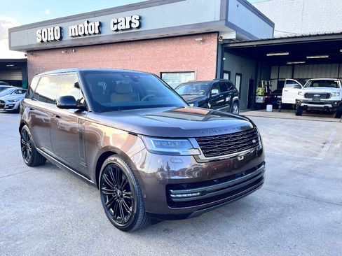 Used 2025 Land Rover Range Rover Long Wheelbase Autobiography image 2