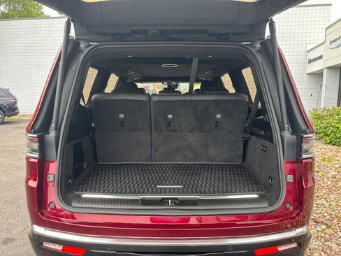 Used 2022 Jeep Grand Wagoneer Series III w/ Rear Seat Video Group 1 AWD/4WD image 6