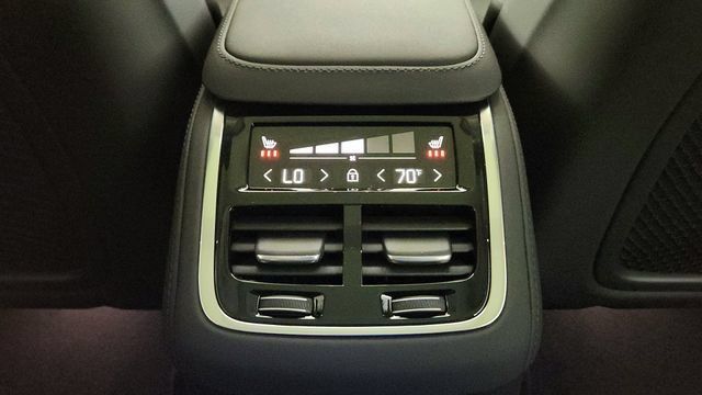 New 2026 Volvo XC90 T8 Plus w/ Protection Package AWD/4WD image 31