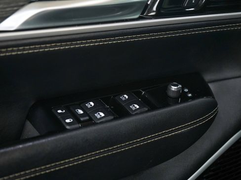 Used 2022 Jeep Wagoneer Series III w/ Premium Group I AWD/4WD image 22