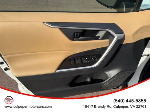 Used 2021 Toyota RAV4 LE image 8