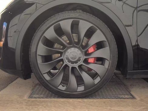 Used 2021 Tesla Model Y Performance image 7