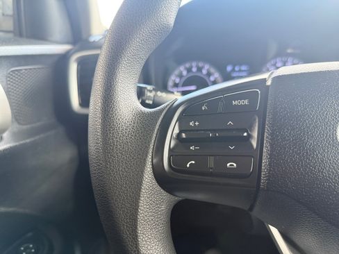 Used 2020 Hyundai Venue SEL image 19