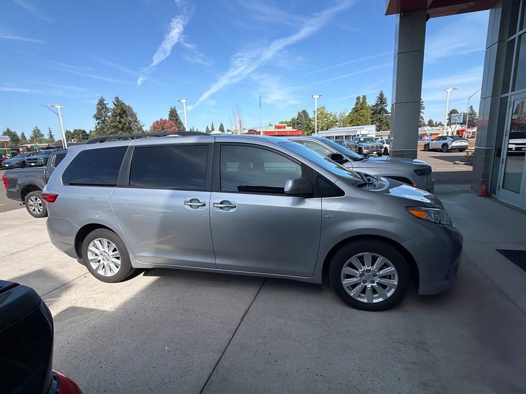 Used 2017 Toyota Sienna XLE w/ XLE Navigation Package AWD/4WD image 3