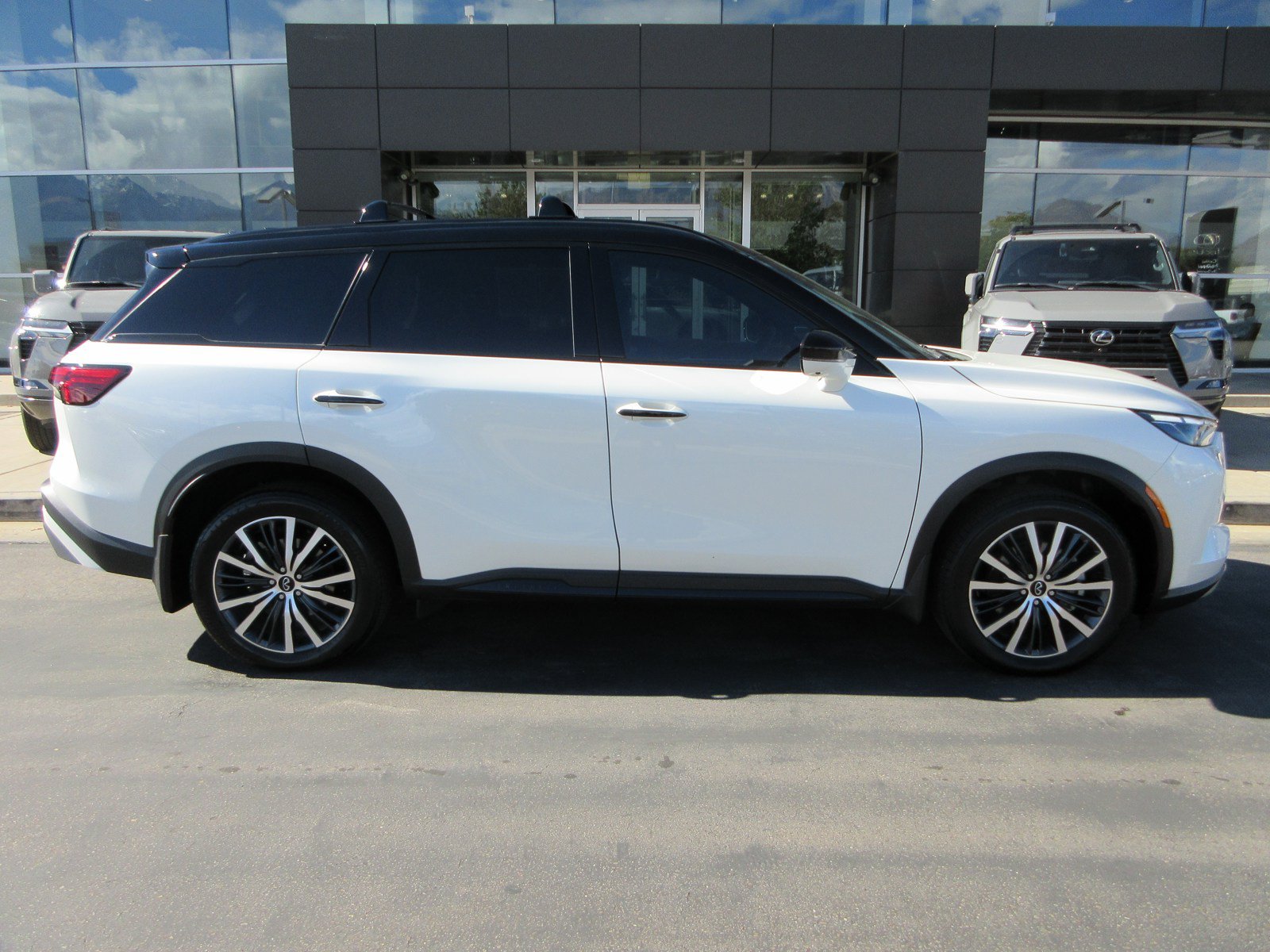 Used 2025 INFINITI QX60 Autograph w/ Cargo Package AWD/4WD image 12
