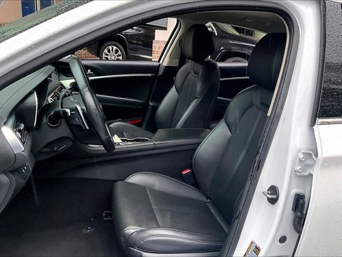 Used 2023 Genesis G70 2.0T image 13