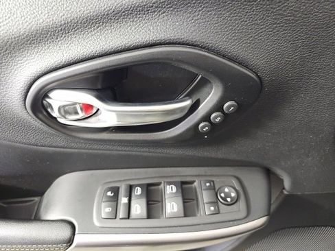 Certified 2022 Jeep Cherokee Limited w/ Mopar Interior Package image 12