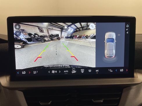 Used 2025 Ford Explorer Active w/ Active Comfort Package image 12