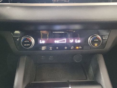 Used 2023 Mitsubishi Outlander SE image 27