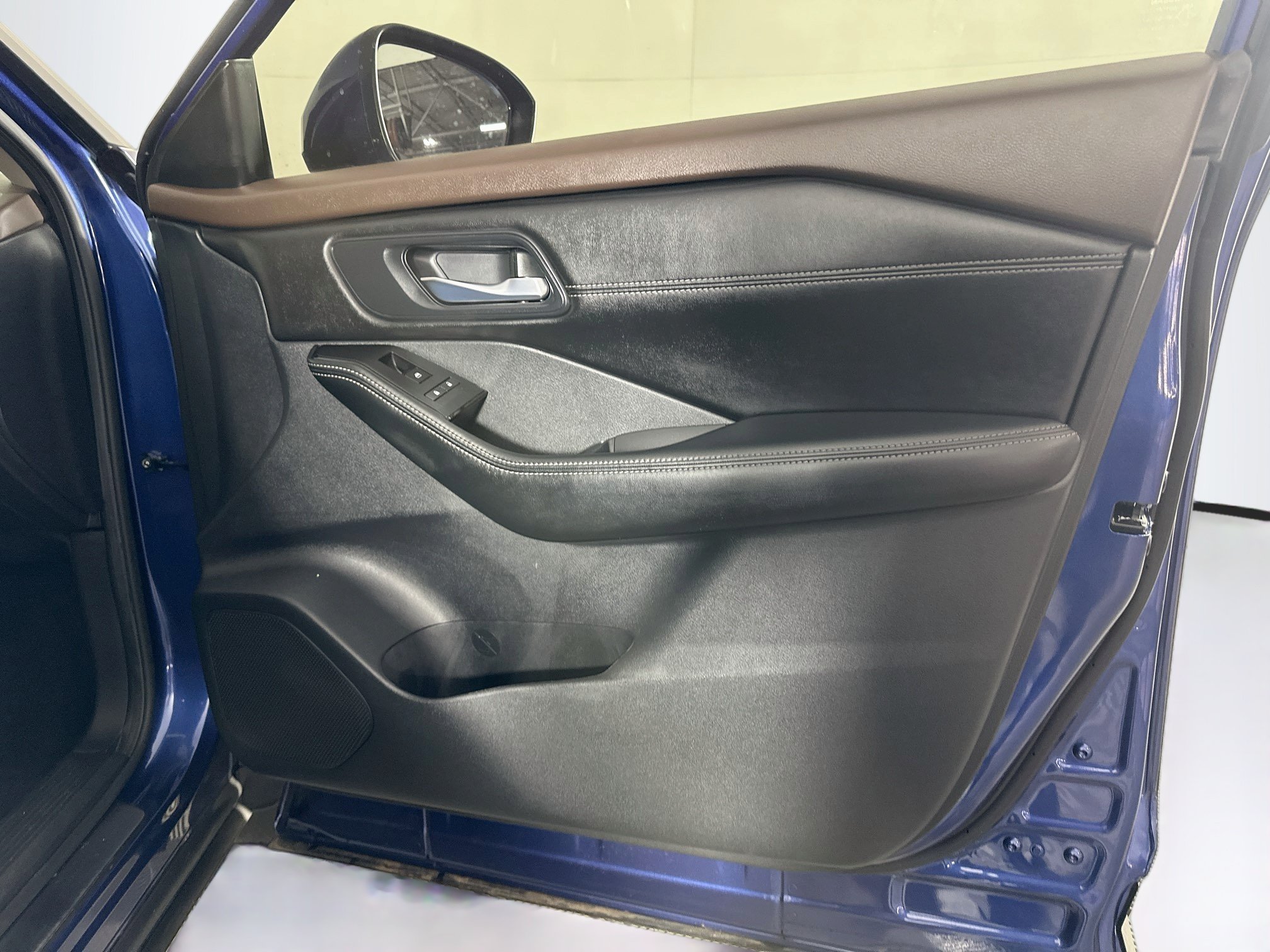 Used 2023 Nissan Rogue SV w/ SV Premium B Package FWD image 33