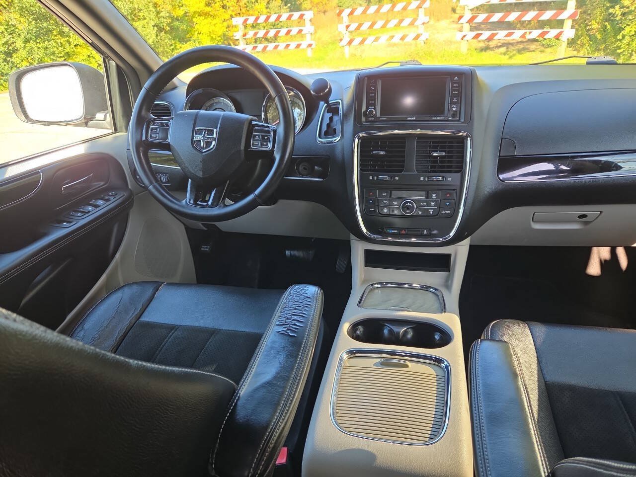 Used 2018 Dodge Grand Caravan SXT w/ Driver Convenience Group FWD image 14
