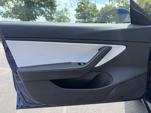 Used 2018 Tesla Model 3 Mid Range RWD image 9