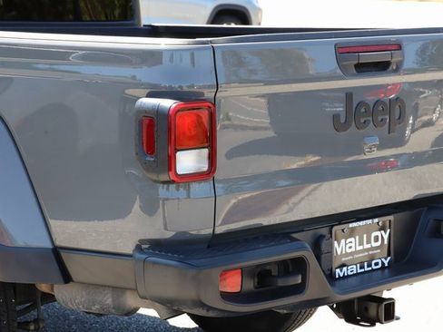 Used 2021 Jeep Gladiator Sport image 8