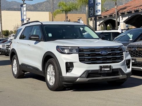 New 2026 Ford Explorer Active w/ Active Comfort Package RWD image 2
