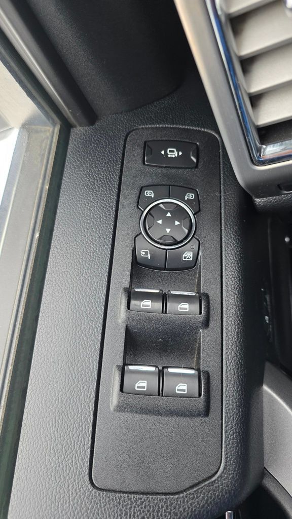 Used 2018 Ford F350 Platinum w/ Platinum Ultimate Package AWD/4WD image 18