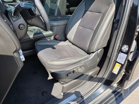 Used 2023 GMC Yukon SLT w/ SLT Premium Package AWD/4WD image 6