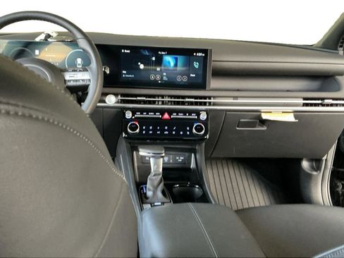 Certified 2025 Hyundai Santa Cruz Limited image 7