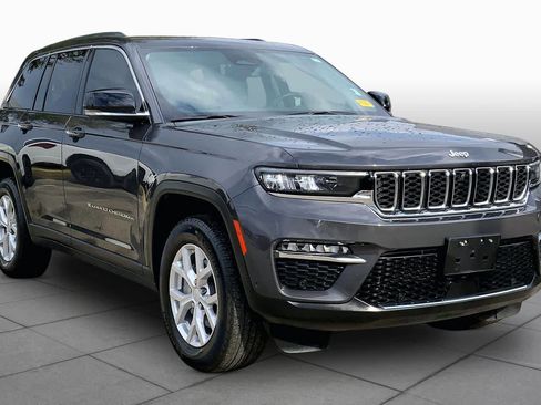 Used 2023 Jeep Grand Cherokee Limited w/ Luxury Tech Group II RWD image 3