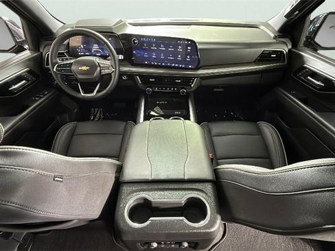 Certified 2025 Chevrolet Suburban Premier image 34