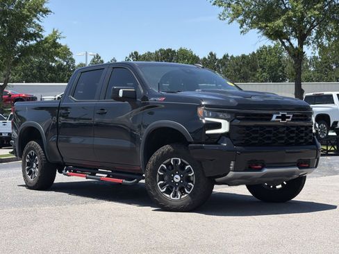 Used 2023 Chevrolet Silverado 1500 ZR2 w/ Technology Package AWD/4WD image 2