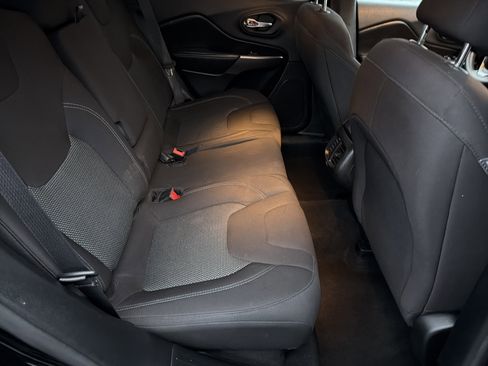 Used 2021 Jeep Cherokee Latitude image 15